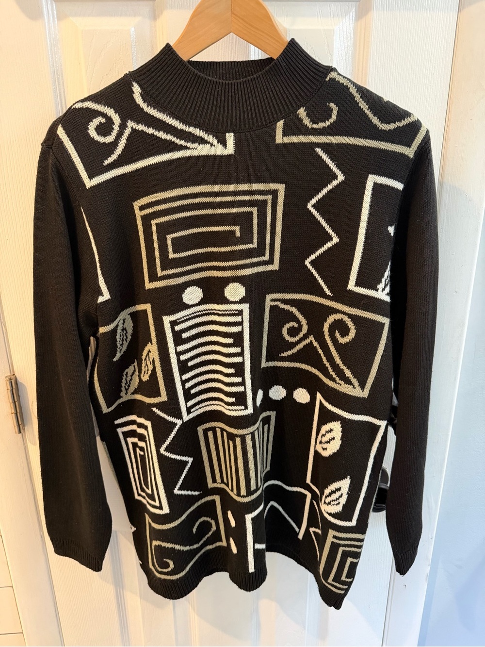 Black and White Geometric Pattern Sweater with shoulder pads 80s